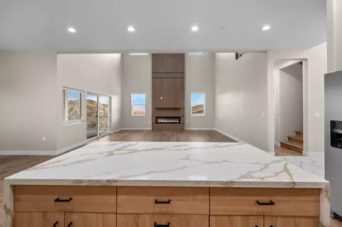 Living - 556 High Sierra Dr, Exeter, CA 93221 photo 7 of 11