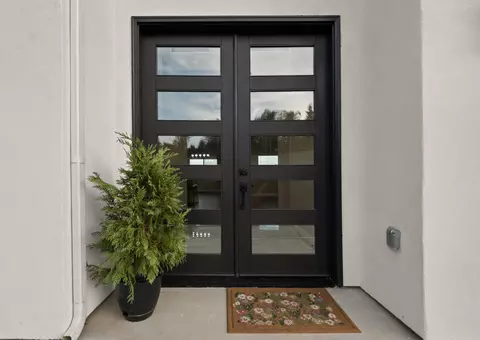 Entry Way - 556 High Sierra Dr, Exeter, CA 93221 photo 2 of 17
