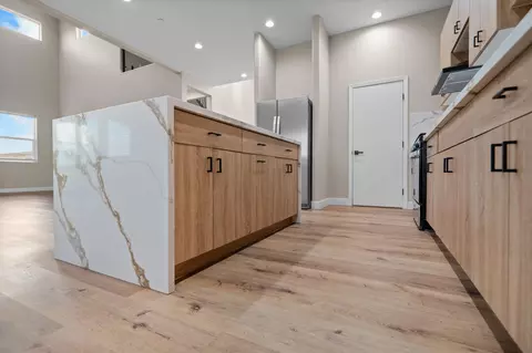 Kitchen - 556 High Sierra Dr, Exeter, CA 93221 photo 2 of 5