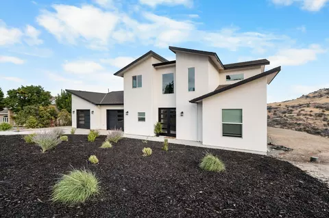 Exterior - 556 High Sierra Dr, Exeter, CA 93221 photo 4 of 19