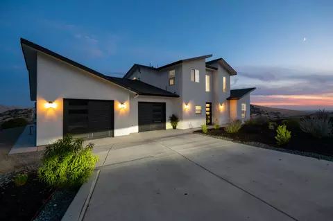 Exterior - 556 High Sierra Dr, Exeter, CA 93221 photo 17 of 19