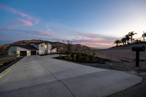 Exterior - 556 High Sierra Dr, Exeter, CA 93221 photo 13 of 19