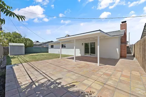 Exterior - 883 Clover Ln, Hanford, CA 93230 photo 7 of 10