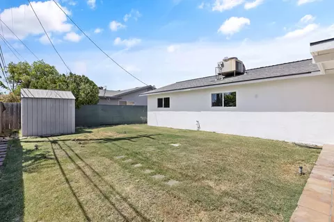 Exterior - 883 Clover Ln, Hanford, CA 93230 photo 10 of 10