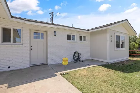 Exterior - 883 Clover Ln, Hanford, CA 93230 photo 4 of 10