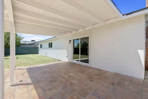 Exterior - 883 Clover Ln, Hanford, CA 93230 photo 6 of 10
