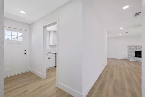 Entry Way - 883 Clover Ln, Hanford, CA 93230 photo 2 of 5