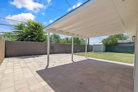 Exterior - 883 Clover Ln, Hanford, CA 93230 photo 5 of 10