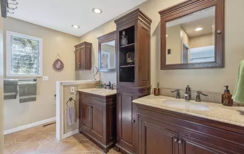 Bath - 42794 Kaweah River Dr, Three Rivers, CA 93271 photo 2 of 5