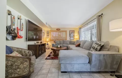 Living - 42794 Kaweah River Dr, Three Rivers, CA 93271 photo 3 of 4