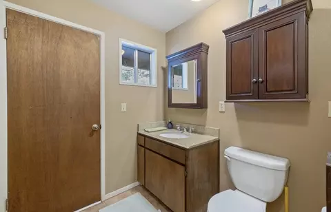Bath - 42794 Kaweah River Dr, Three Rivers, CA 93271 photo 4 of 5