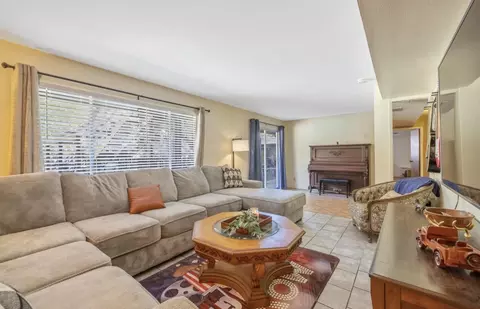 Living - 42794 Kaweah River Dr, Three Rivers, CA 93271 photo 4 of 4