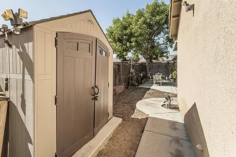 Exterior - 843 Bellis Ave, Dinuba, CA 93618 photo 12 of 13