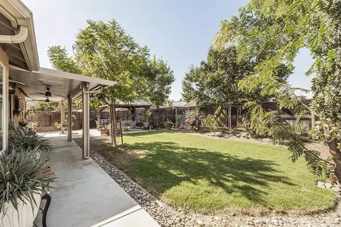 Exterior - 843 Bellis Ave, Dinuba, CA 93618 photo 5 of 13