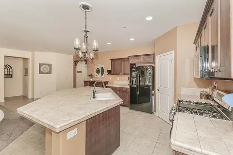 Kitchen - 843 Bellis Ave, Dinuba, CA 93618 photo 5 of 6