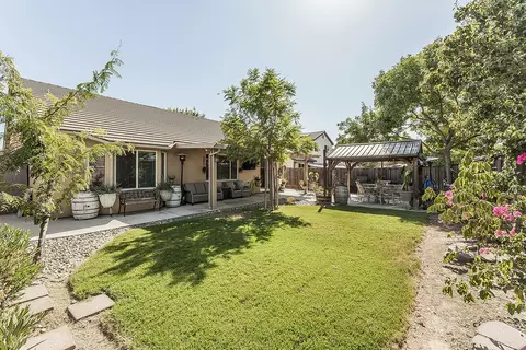 Exterior - 843 Bellis Ave, Dinuba, CA 93618 photo 4 of 13