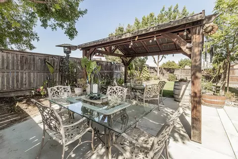 Exterior - 843 Bellis Ave, Dinuba, CA 93618 photo 9 of 13