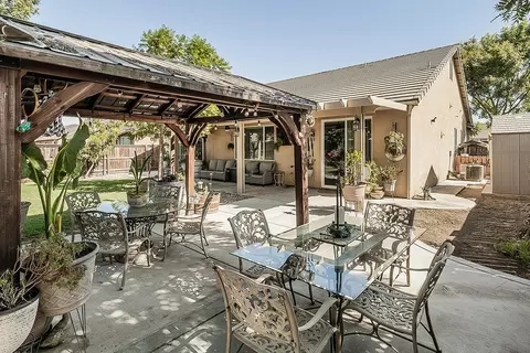 Exterior - 843 Bellis Ave, Dinuba, CA 93618 photo 10 of 13