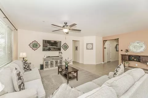 Living - 843 Bellis Ave, Dinuba, CA 93618 photo 2 of 3