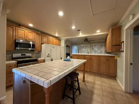 Kitchen - 42764 N Fork Dr, Three Rivers, CA 93271 photo 2 of 4