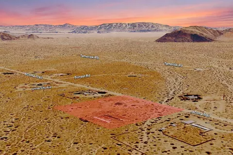 3722 Acoma Trl, Landers, CA 92285 photo 2