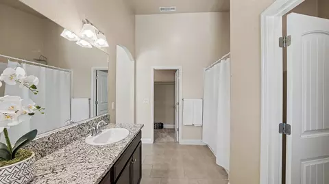 Entry Way - 3615 E Westcott Ave, Visalia, CA 93292 photo 5 of 7