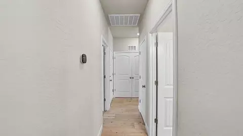 Entry Way - 3615 E Westcott Ave, Visalia, CA 93292 photo 6 of 7