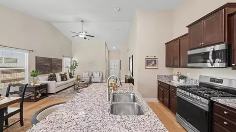 Entry Way - 3615 E Westcott Ave, Visalia, CA 93292 photo 3 of 7