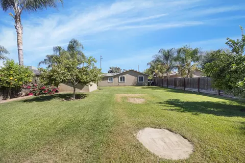 Exterior - 13065 Avenue 404, Cutler, CA 93615 photo 5 of 5