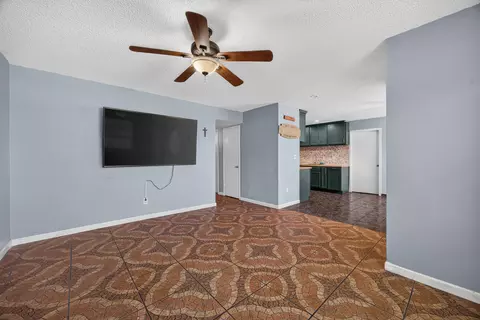 Living - 13065 Avenue 404, Cutler, CA 93615 photo 1 of 1