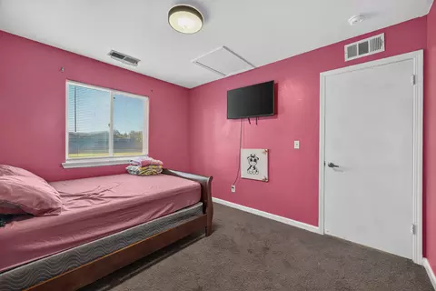 Bedroom - 13065 Avenue 404, Cutler, CA 93615 photo 2 of 3