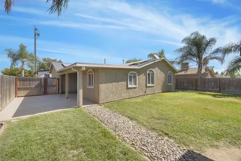 Exterior - 13065 Avenue 404, Cutler, CA 93615 photo 3 of 5