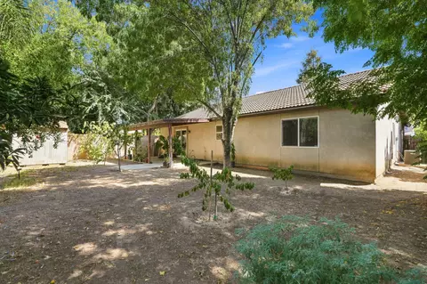 Exterior - 2630 E Parkview Ave, Visalia, CA 93292 photo 8 of 9
