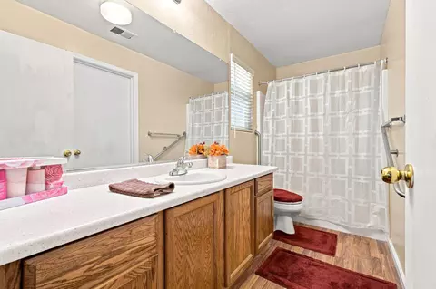 Bath - 2630 E Parkview Ave, Visalia, CA 93292 photo 3 of 3