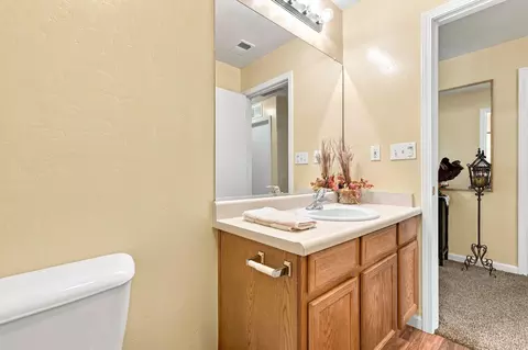 Bath - 2630 E Parkview Ave, Visalia, CA 93292 photo 2 of 3