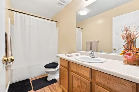 Bath - 2630 E Parkview Ave, Visalia, CA 93292 photo 1 of 3