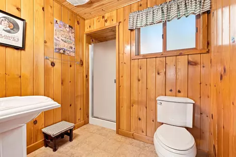 Bath - 357 Grandview Dr, Springville, CA 93265 photo 1 of 5