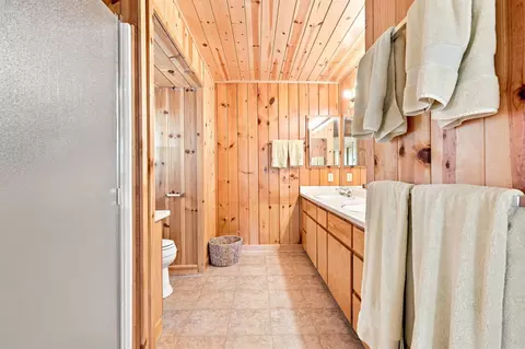 Bath - 357 Grandview Dr, Springville, CA 93265 photo 3 of 5