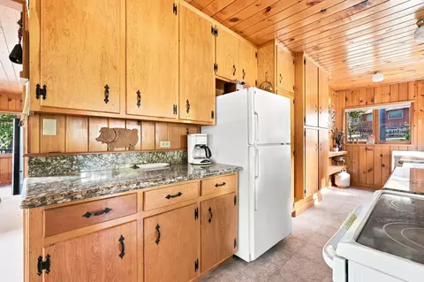Kitchen - 357 Grandview Dr, Springville, CA 93265 photo 3 of 4