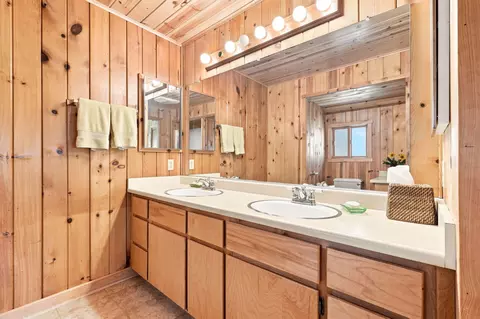 Bath - 357 Grandview Dr, Springville, CA 93265 photo 4 of 5