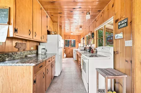 Kitchen - 357 Grandview Dr, Springville, CA 93265 photo 2 of 4