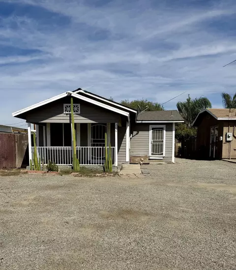 206 S Bradley Ct, Visalia, CA 93292