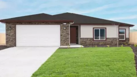 1005 N Cypress St, Woodlake, CA 93286