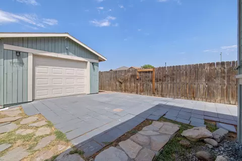 Exterior - 112 Irwin Ct, Hanford, CA 93230 photo 8 of 18