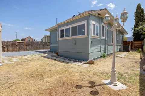 Exterior - 112 Irwin Ct, Hanford, CA 93230 photo 12 of 18