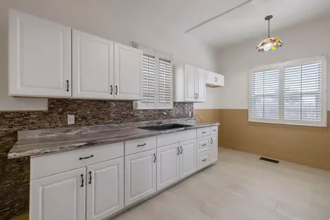 Kitchen - 112 Irwin Ct, Hanford, CA 93230 photo 2 of 3