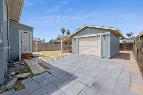 Exterior - 112 Irwin Ct, Hanford, CA 93230 photo 7 of 18