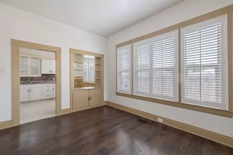 Living - 112 Irwin Ct, Hanford, CA 93230 photo 6 of 6
