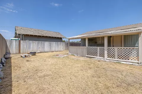 Exterior - 112 Irwin Ct, Hanford, CA 93230 photo 13 of 18