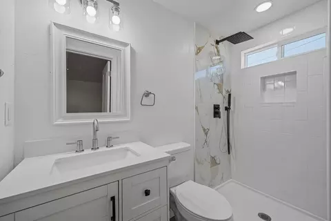 Bath - 309 S Quince Ave, Exeter, CA 93221 photo 4 of 5